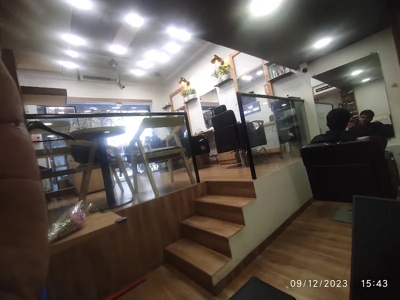 HQ² Smart Salon Goregaon