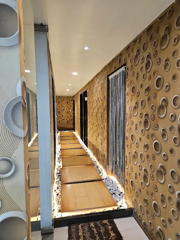 Inventive Enrich Unisex Salon & Spa