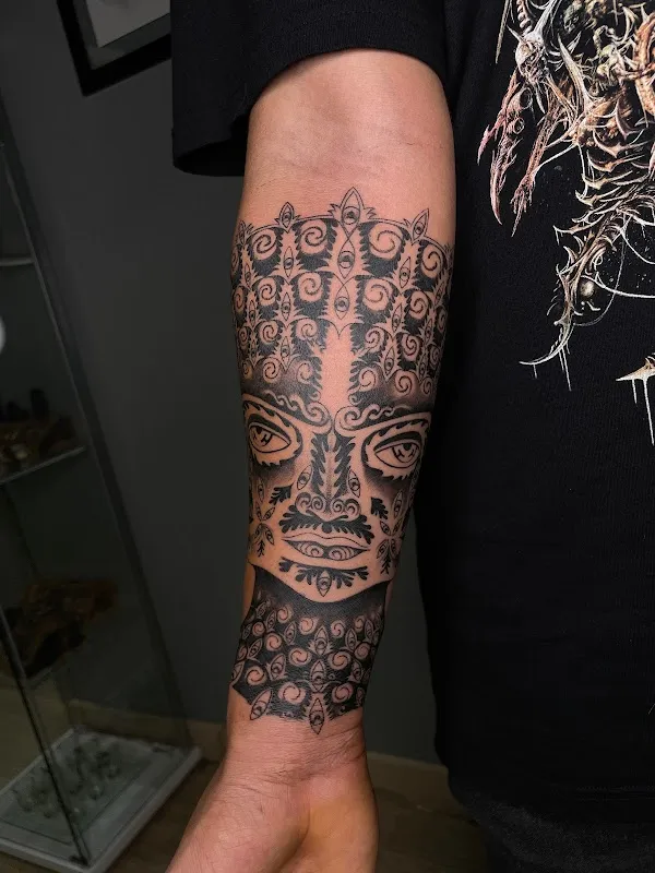 NEEDLES & MONKEY Tattoo and piercing studio