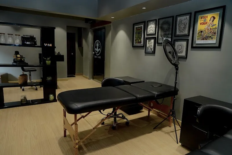 NEEDLES & MONKEY Tattoo and piercing studio