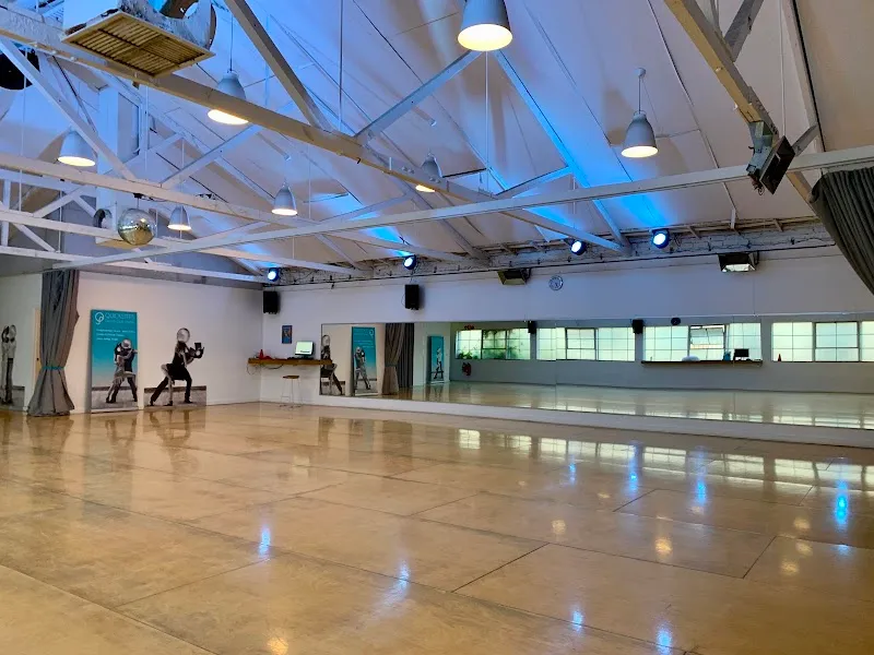 QuickSteps Dance Club Studio