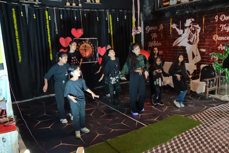 AV DANCE ACADEMY