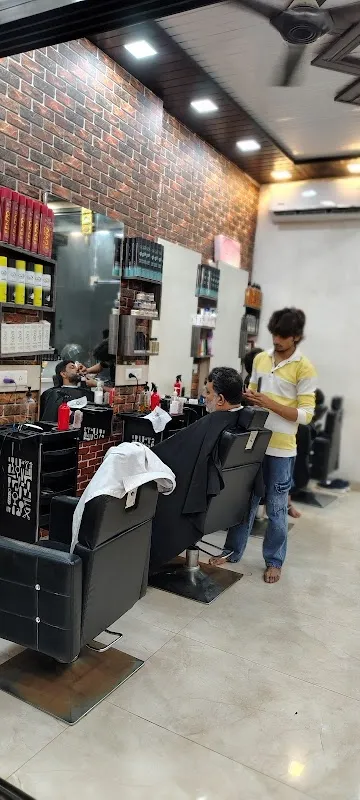 U.Rex Unisex Saloon