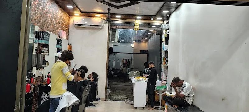 U.Rex Unisex Saloon