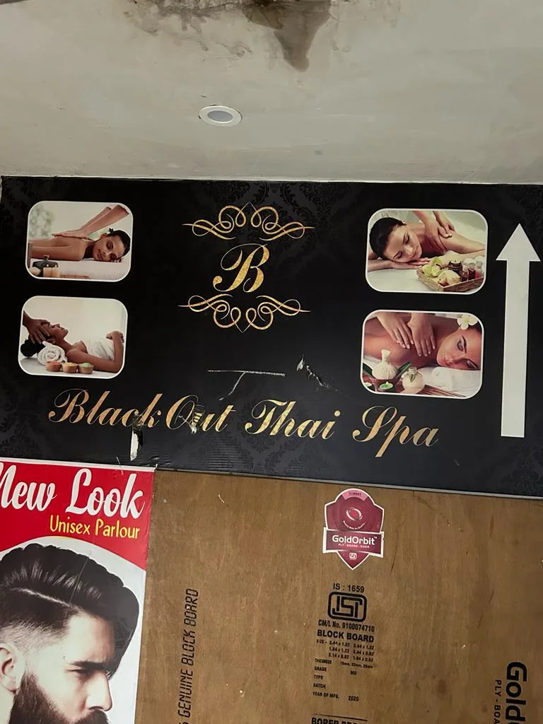 Black in Out thai spa