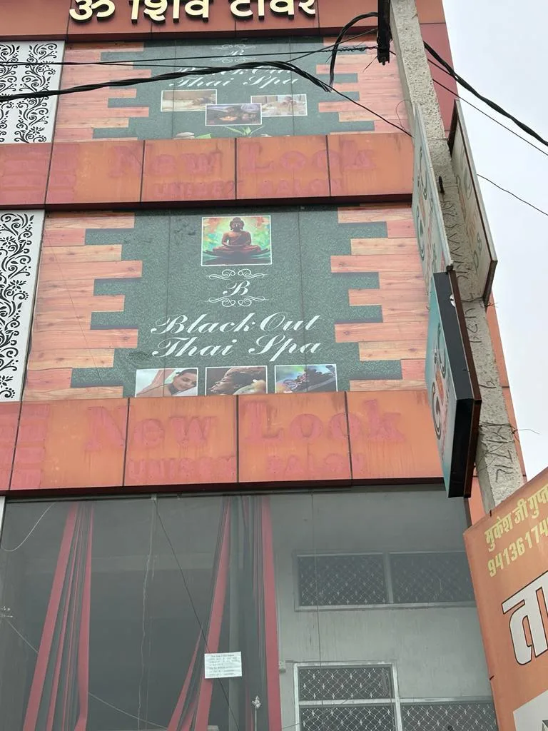 Black in Out thai spa