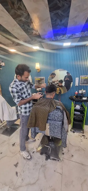 Black Scissor unisex salon munirka