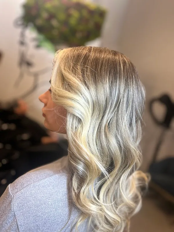 Vikkie Hair Lab