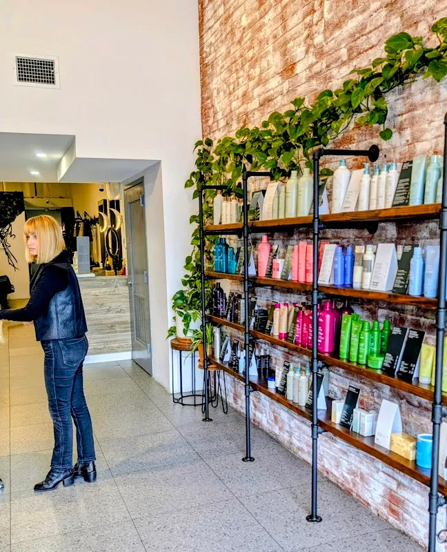 Vikkie Hair Lab