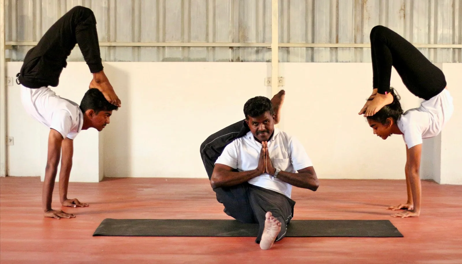 Kaduvizhi Siddha Yoga Centre Anakaputhur (Main Branch)
