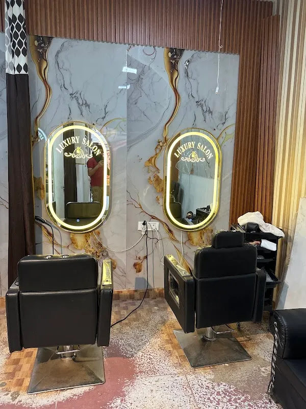 Luxury Unisex Saloon