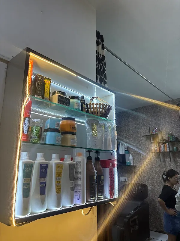 Luxury Unisex Saloon