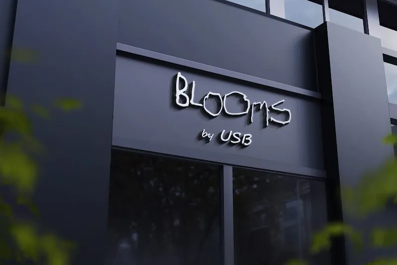 BLOOMS BY USB