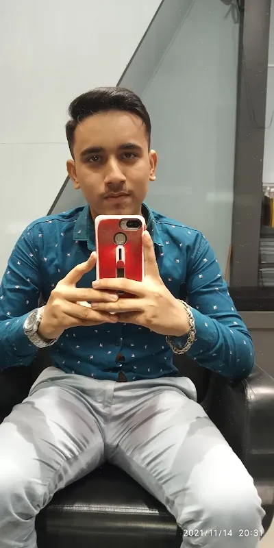 Smoke n Mirrors Hair salon