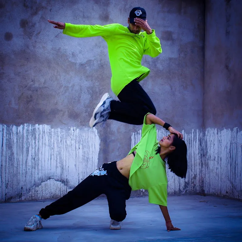 S DANCE STUDIO