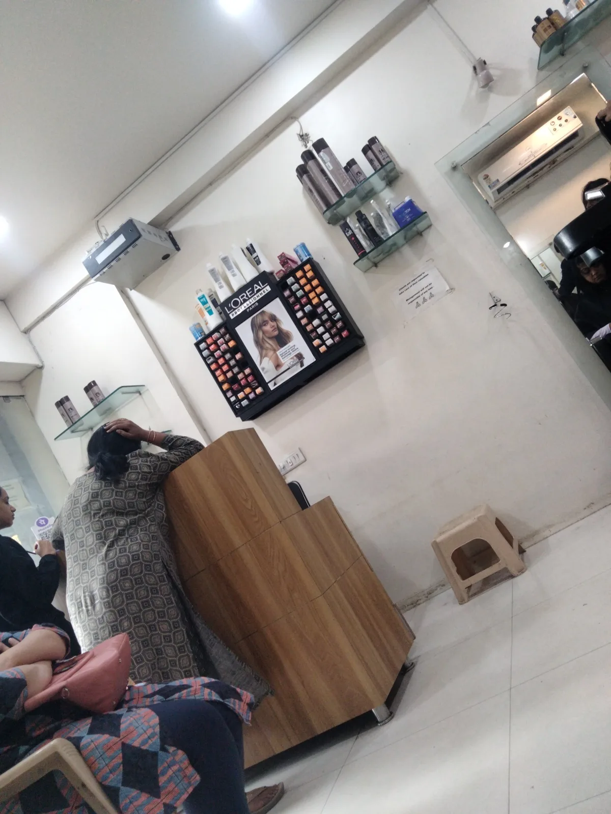Blush & Blow Salon - Ladies Only