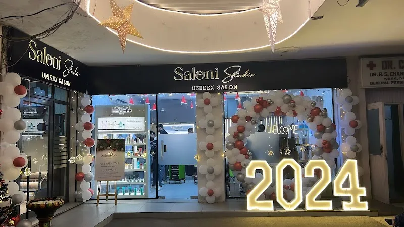 Saloni Studio unisex salon