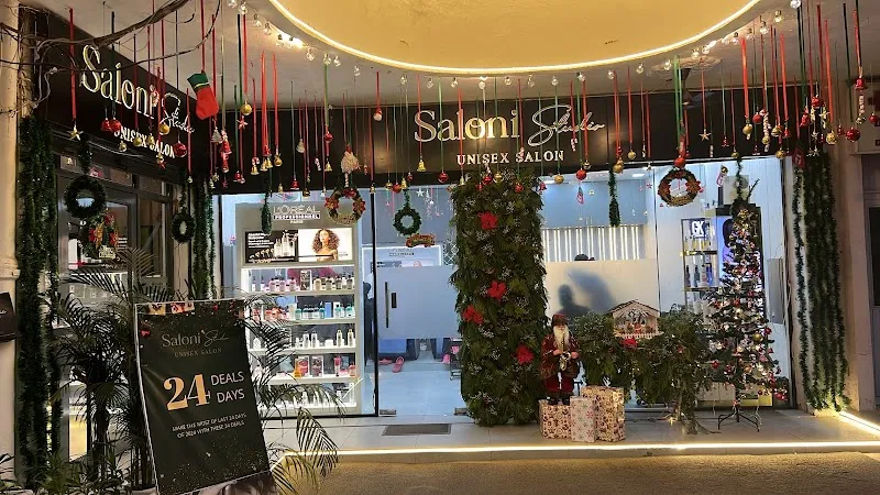 Saloni Studio unisex salon