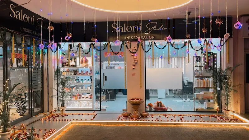 Saloni Studio unisex salon