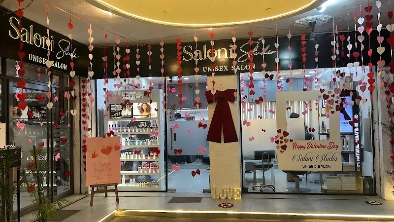 Saloni Studio unisex salon