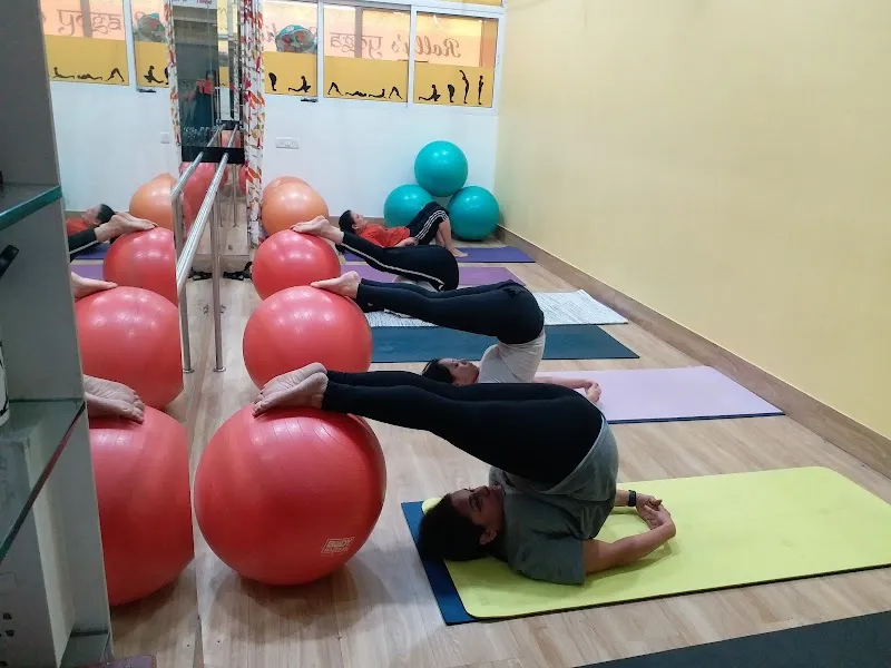 ROLLY'S YOGA