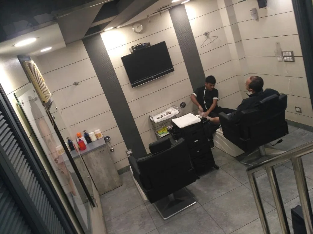 Prince & Princess Unisex Salon - Best Hair & Makeup Studio In CR Park Delhi