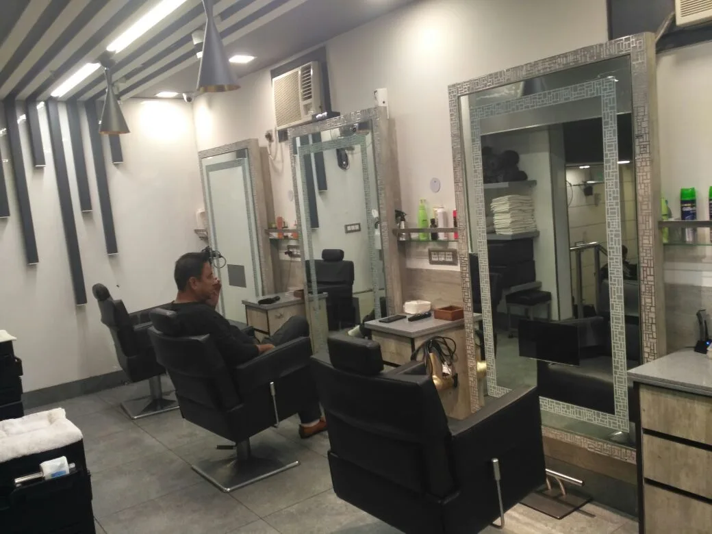 Prince & Princess Unisex Salon - Best Hair & Makeup Studio In CR Park Delhi