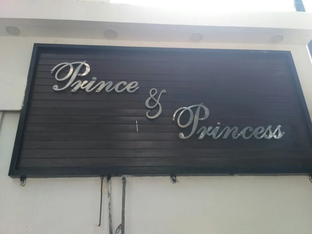 Prince & Princess Unisex Salon - Best Hair & Makeup Studio In CR Park Delhi