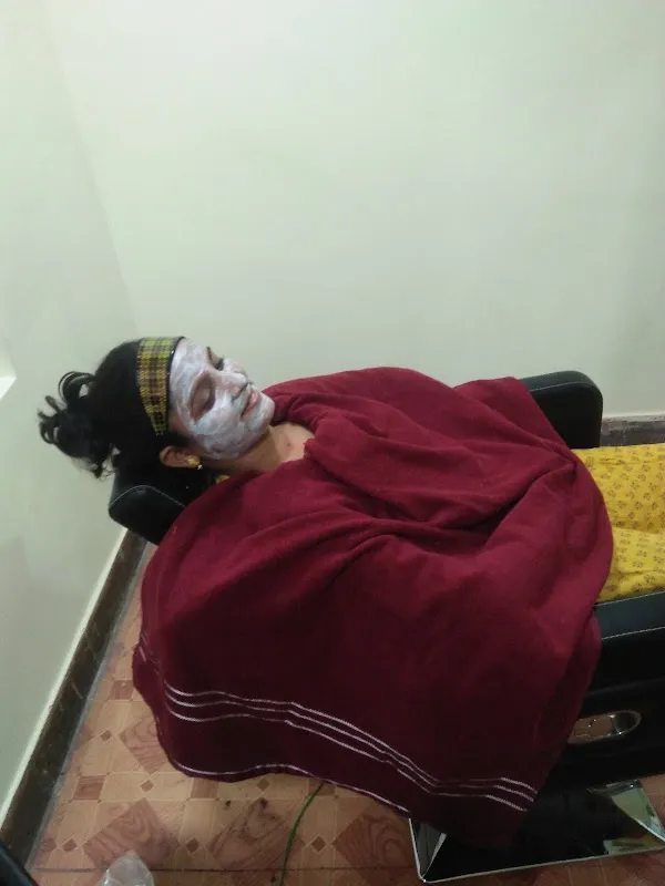 Dhanne's professional unisex salon & spa