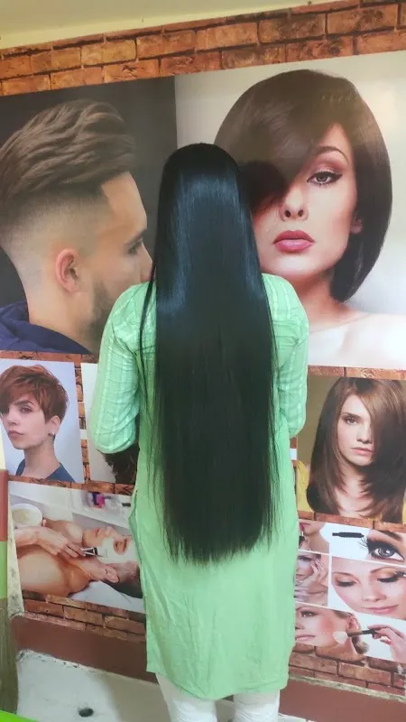 Dhanne's professional unisex salon & spa