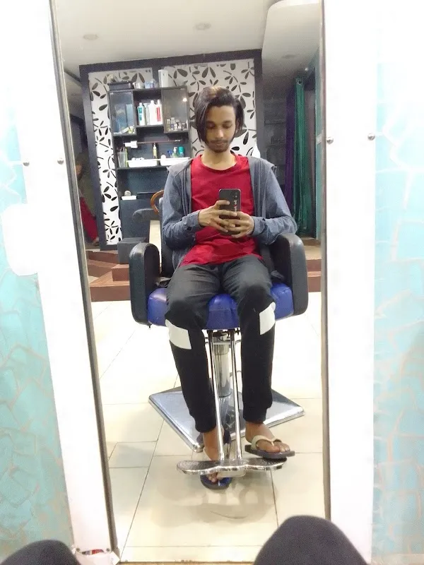 Dhanne's professional unisex salon & spa