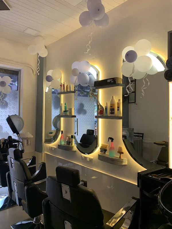 V square Salon