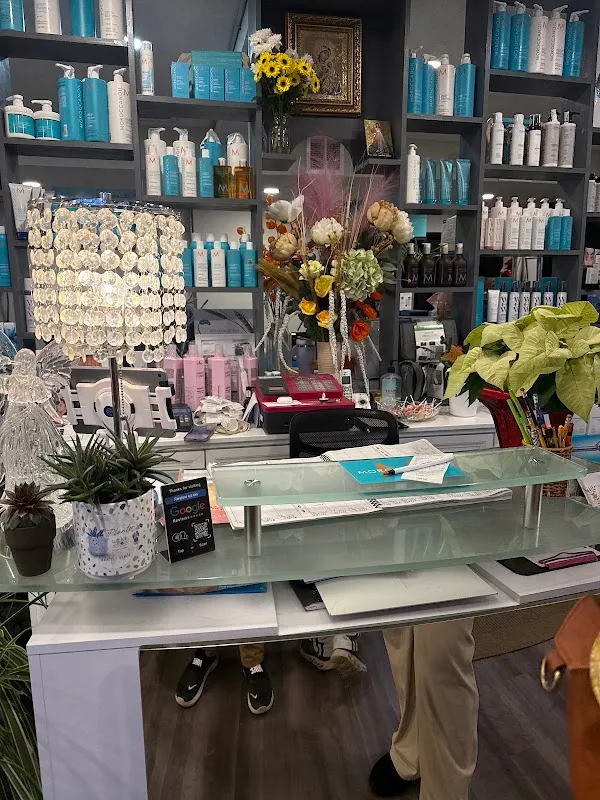 Le Hair Design Salon