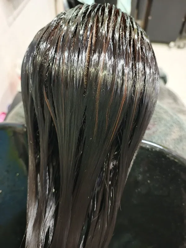 D111 HAIR BEAUTY AND SPA