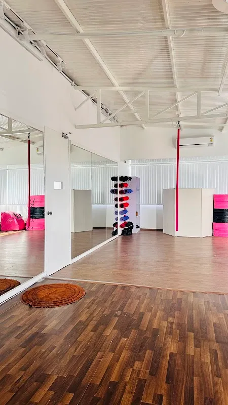 Mirrors Studio