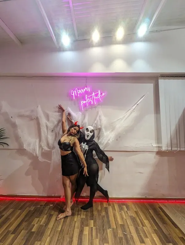 Mirrors Studio