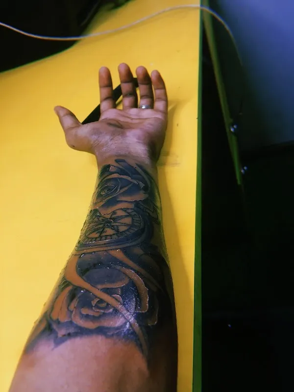Rv Tattoos studio and classes