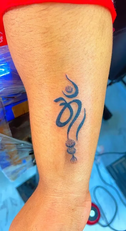 Rv Tattoos studio and classes