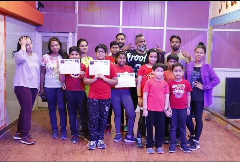 RR DANCE ACADEMY