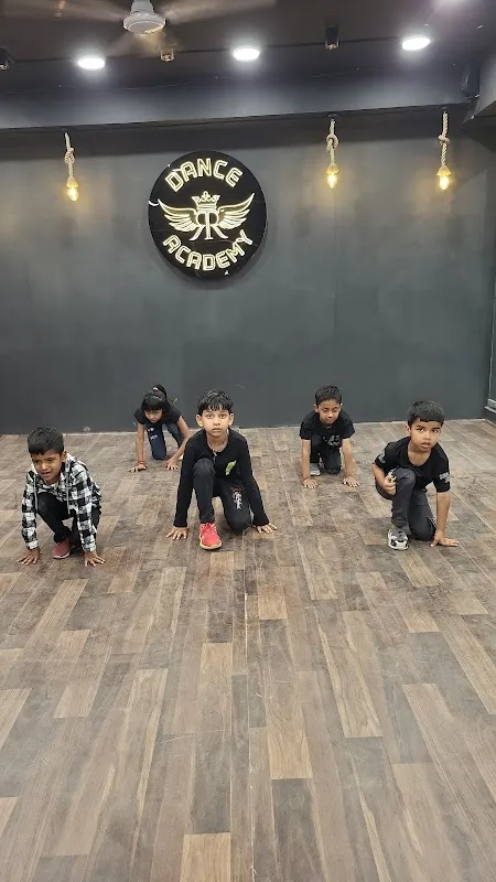 RR DANCE ACADEMY