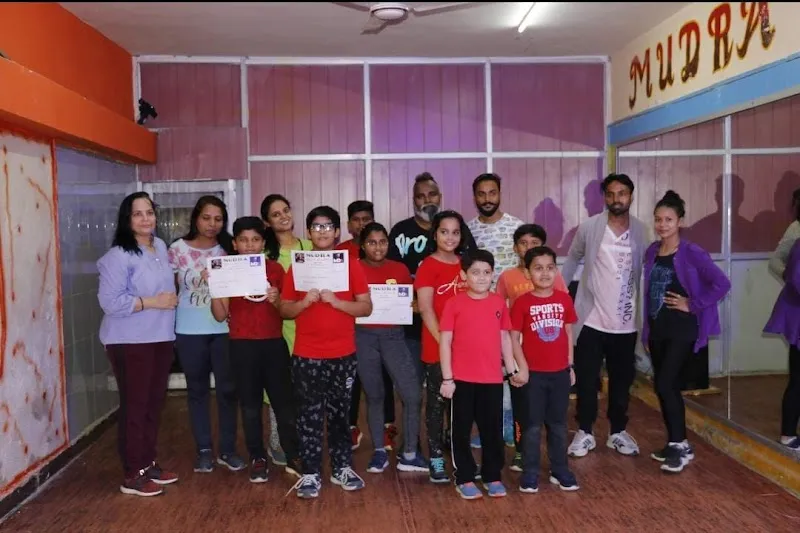 RR DANCE ACADEMY
