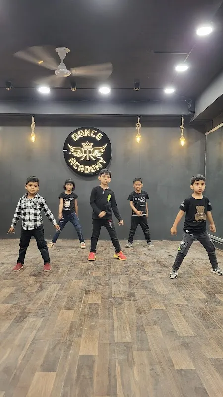 RR DANCE ACADEMY
