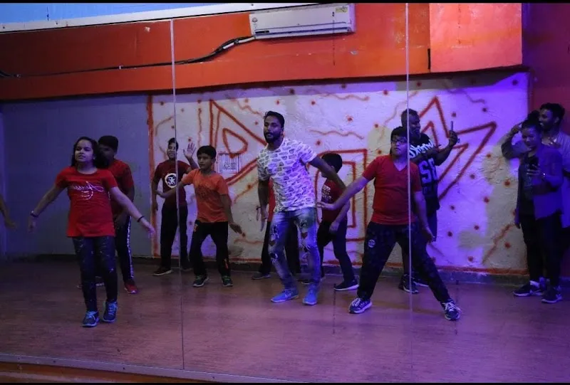 RR DANCE ACADEMY