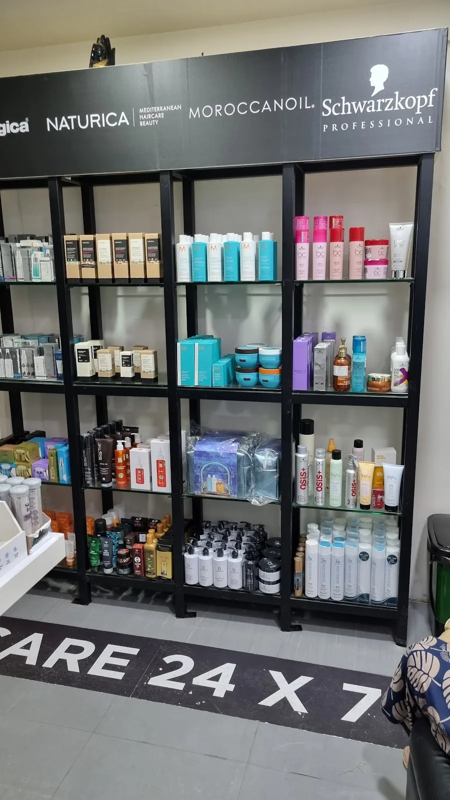 Lakme Salon For Him and Her in Chincholi Bunder,Malad,Mumbai