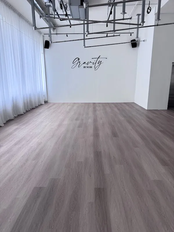 Gravity by Noir Studio