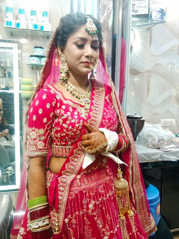 High Looks Unisex Salon