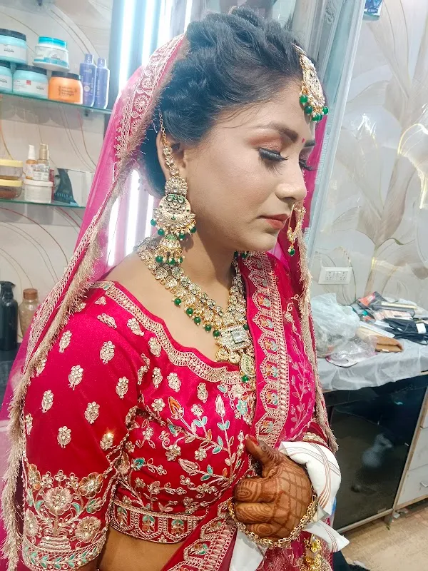 High Looks Unisex Salon