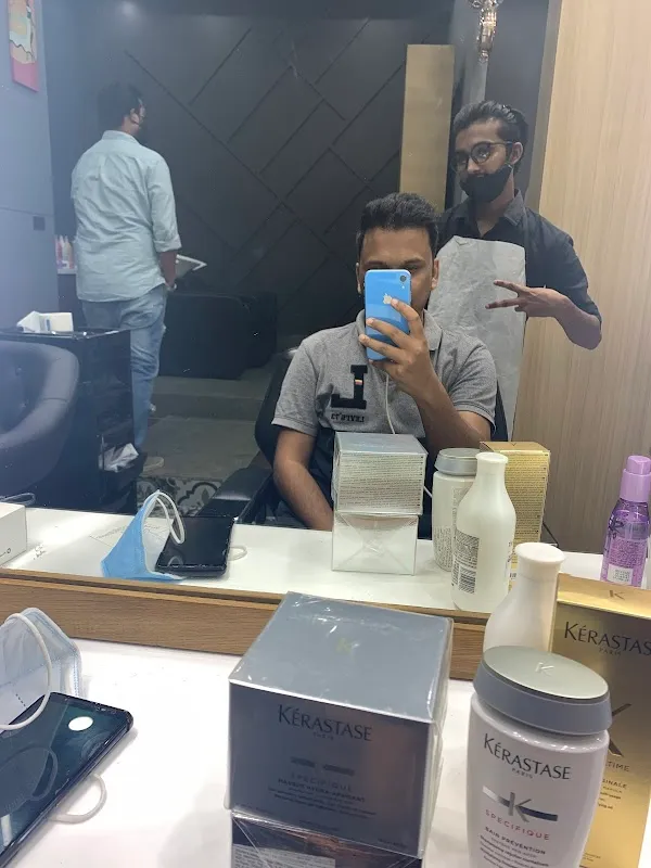 Looks Salon Palassio