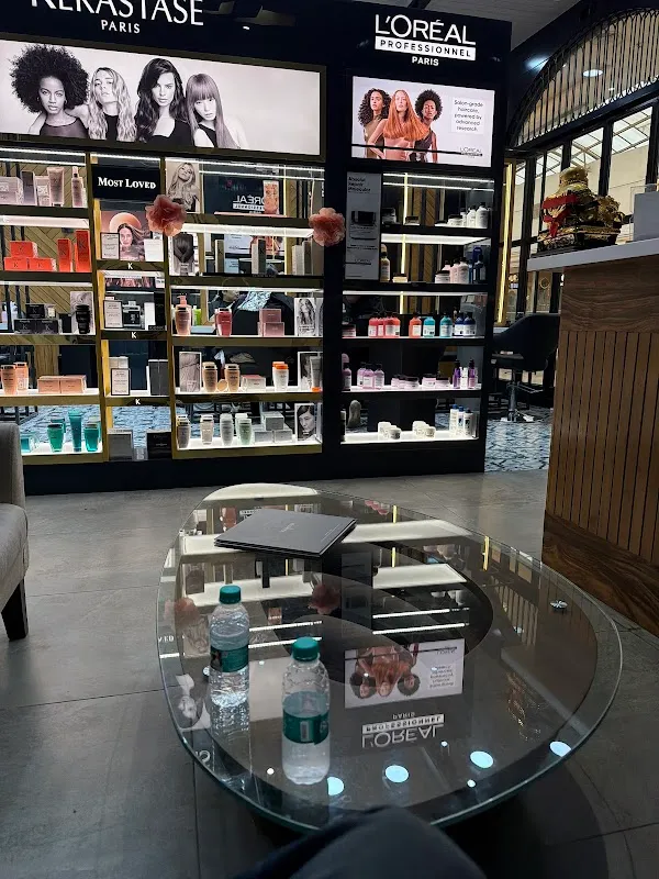 Looks Salon Palassio