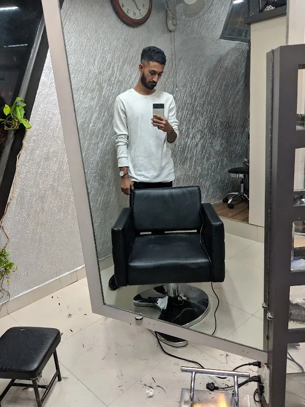 Fringes Unisex Salon
